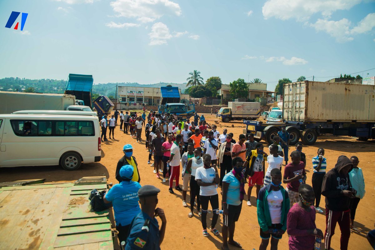 akezanet's tweet photo. SOS Burundi a clôturé ce vendredi une colonie de vacances des jeunes qu’elle vient d’organiser du 19 au 23 juillet en @KirundoProvince. Ce rassemblement à réuni une centaine de jeunes venus des 5 villages d’enfants SOS Burundi et ceux du programme de renforcement de la famille. https://t.co/ZbtONrhUp5