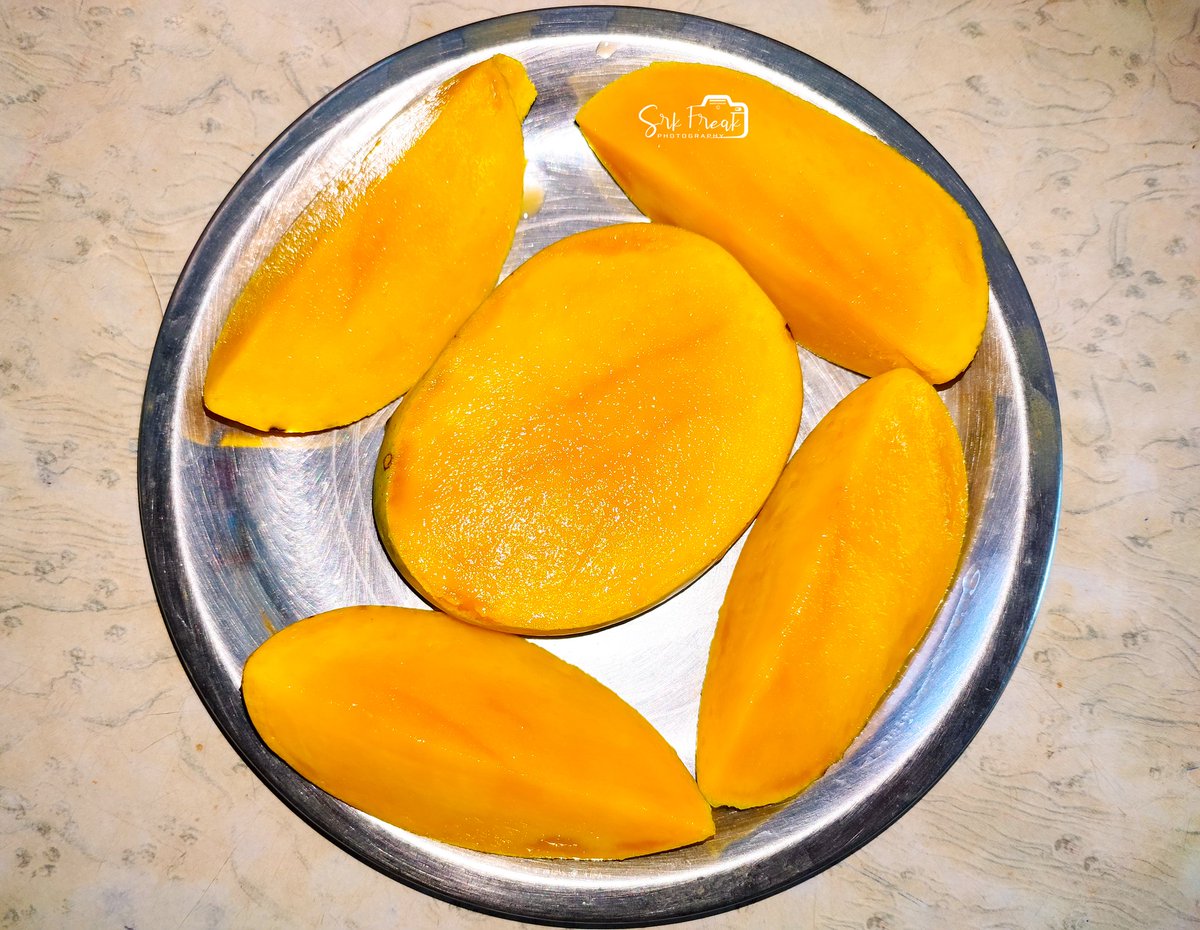 srkfreak02's tweet photo. Who says mango is ordinary, mango is a extraordinary fruit...👌

Click By: Shashi Ranjan
Camera: Mi 10i 5G
Location: Gopalganj, Bihar

#mangos #mango #mangoes #mangolover #fruitsbasket #vegan #freshfruit #foodblogger #summer #yummy #mi10i5g #mi10iphotography #srkfreak https://t.co/zbz0hfBUwJ