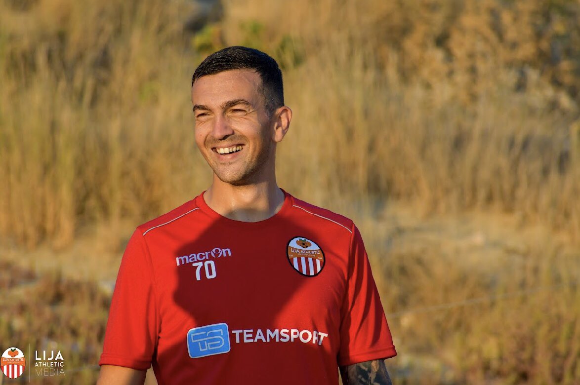 LijaFc's tweet photo. Our #LydonMicallef giving us a smile this morning at Golden Bay 🏖 https://t.co/RhhBNFEdmq