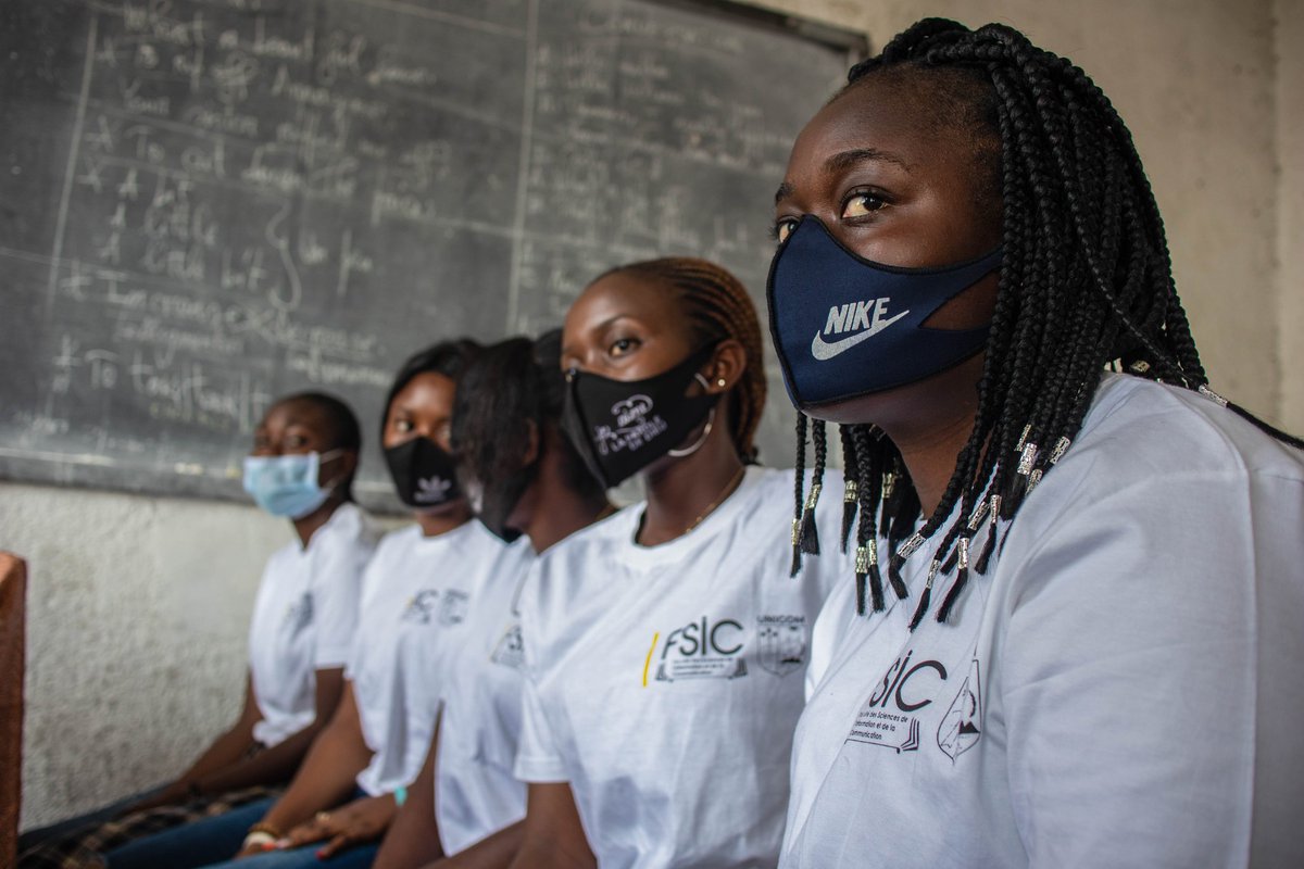 En plein travail dirigé, pratique de la télévision ! 1groupe d'étudiantes <a href="/Fsic_Unigom/">Sciences de l’Information & Communication / UNIGOM</a> discuste sur plateau au tour de la proposition d loi portant révision du code d la famille fixant la dot à 500 $ en milieux urbains.
youtu.be/X3DAAIcbQ4A
#journalisme #Television #Actualité