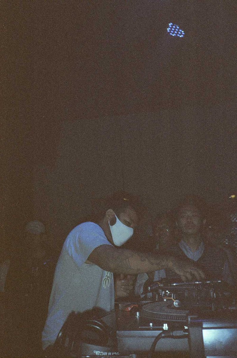underexpressure's tweet photo. Event musik #RETURNOFDJANGOVOL2 yang di adakan tiap tahun yang kali ini 2021 diselenggarakan oleh #JAKARTASOULANDREGGAE bertempat di #STARLIVE Kemang, Jakarta selatan.

📸: YASHICA MF1
🎞️: FILMNESIA

#JAKARTASKINHEAD #RETURNOFDJANGOVOL2 #STARLIVEKEMANG #UNDEREXPRESSURE https://t.co/30xONCfQpT