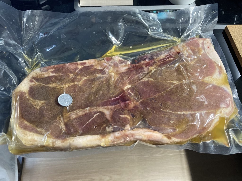 これ仕入れたんですけどサイズ感がバグってて焼くのが楽しみ(脂肪肝オラァ！