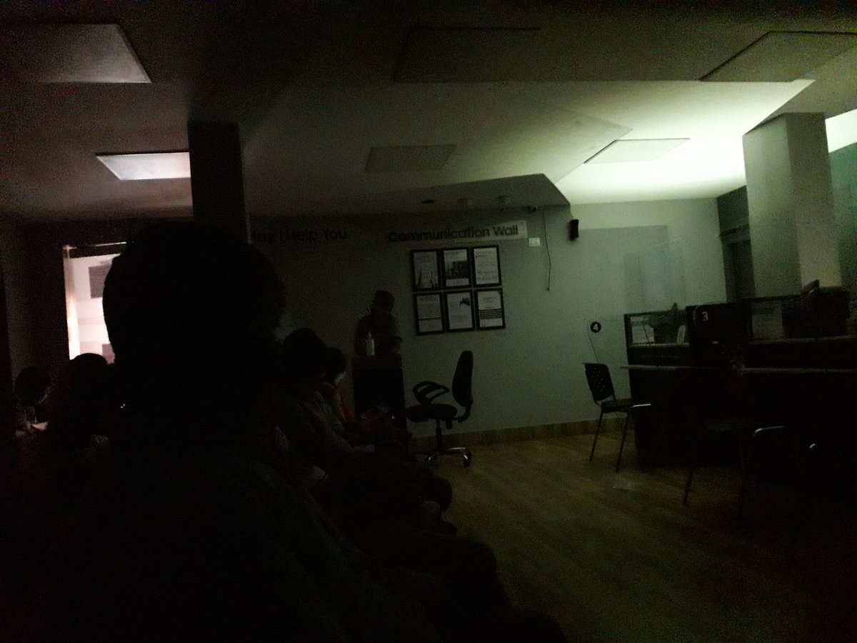 mainakdalui's tweet photo. @SamsungIndia @SamsungMobile See the condition of your service center.Power outage deliberately because power is everywhere in the locality expect this service center. Worst service experience.
Name - Sanchar Infocom
Location - Mullick Fatak, Shibpur, Howrah, West Bengal 711101 https://t.co/EBfmfe8m0l
