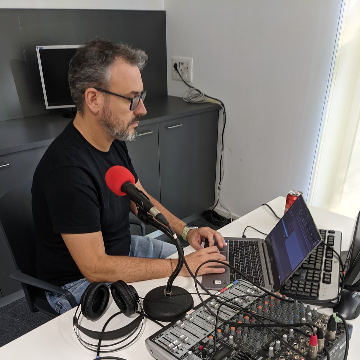 buenosfeosmalos's tweet photo. ¿Estáis ya de vacaciones? Porque nosotros no. #BFYM #podcast https://t.co/bwLq9Qgnhj