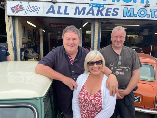acespeed72's tweet photo. Well Mike Brewer came to collect Frankie from Acespeed Historic Motorsport today... #acespeed #mikebrewer #wheelerdealer #dreamcars #akdtools #britishmotorheritage #minicooperregister #britishmotorclub #frankie #sixtyfour #ace #orange #mini #cooper #almondgreen #woodfordtrailers https://t.co/CSGFBeNKAP