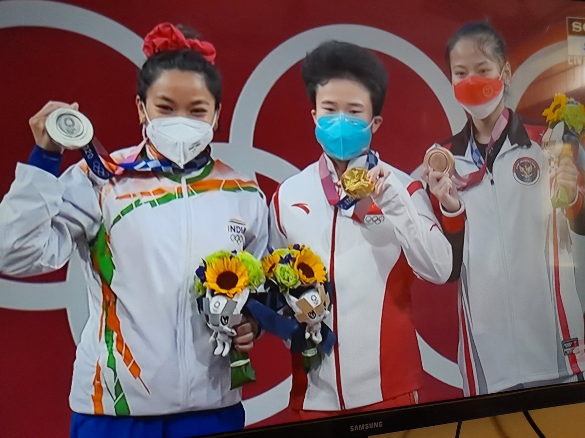 _Janhwi's tweet photo. Cheerful and lovely #chanuMirabai got #Silver in #Tokyo2020. What a proud moment for India. https://t.co/2AvGhknmFF