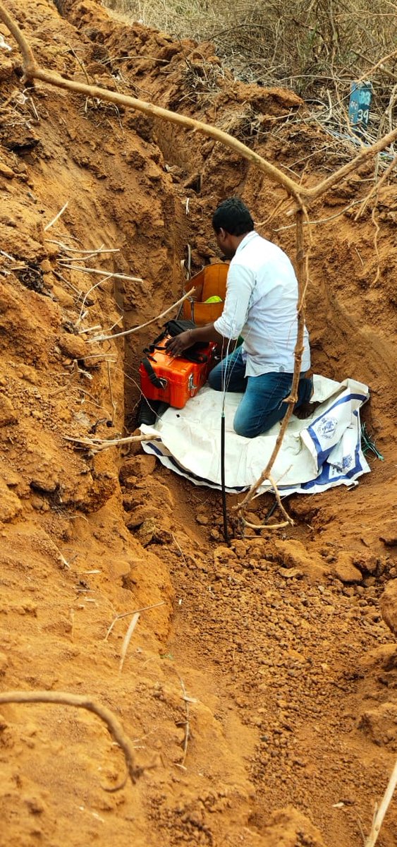 Fiber cut splicing at Baripada Block in very odd situation by CSC VLE Prasanta Sahu,Mayurbhanj District,Odisha.

#CSCseGRAMSWARAJ #DigitalIndia 
#OnlyCSCCandothis

<a href="/AshwiniVaishnaw/">Ashwini Vaishnaw</a> <a href="/GoI_MeitY/">Ministry of Electronics & IT</a> <a href="/CSCegov_/">CSCeGov</a> <a href="/dintya15/">dinesh tyagi Retd IAS</a> <a href="/wifichoupal/">CSC Wi-Fi Choupal</a> <a href="/abhi481/">Abhishek Singh</a> <a href="/SwornaprabhaSi1/">Swornaprabha Singh</a> <a href="/Debidutta007/">Debidutta Mohanty</a>