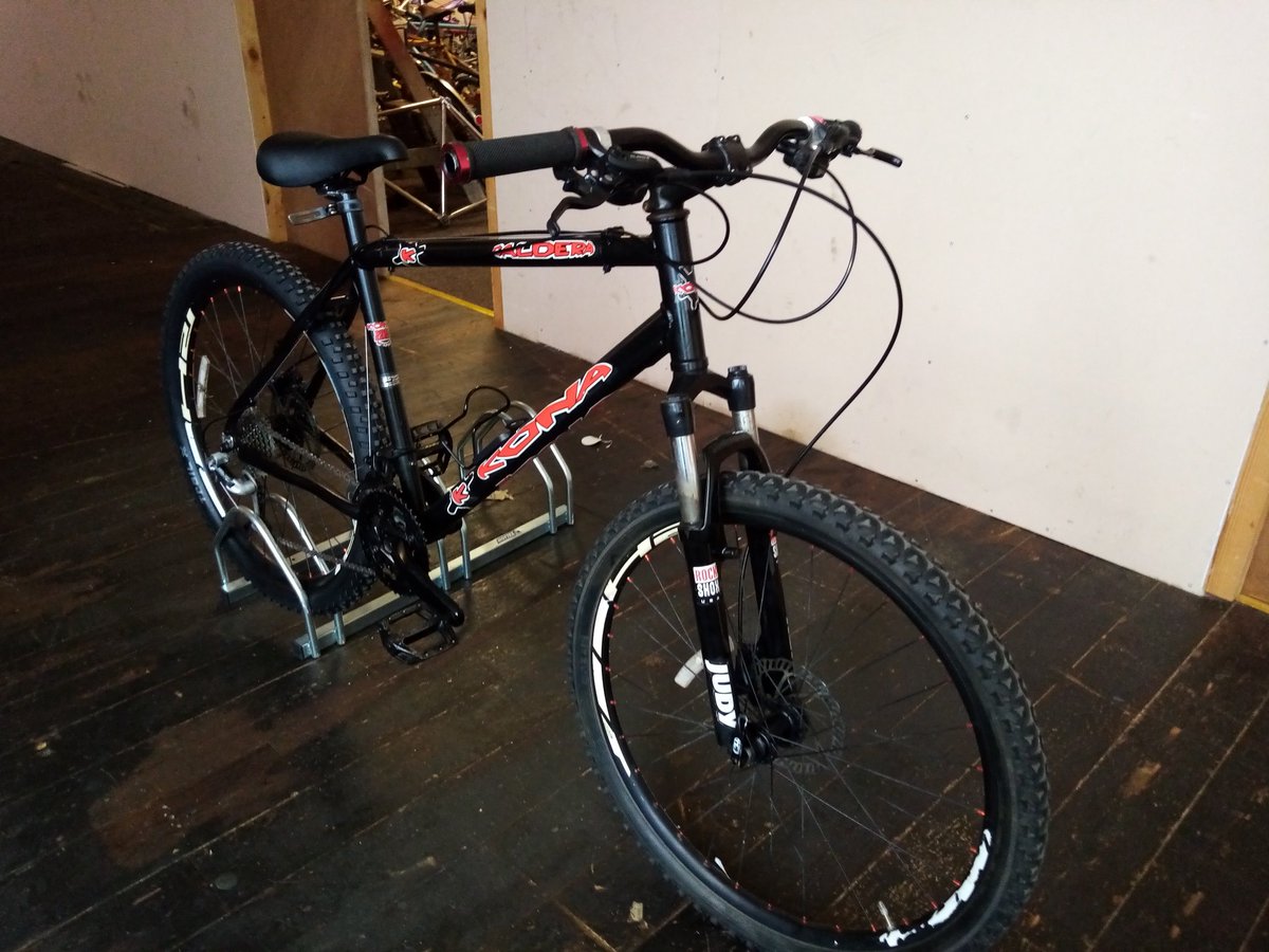 totalcycles's tweet photo. Kona Caldera mtb. 26" wheels. Rock. Shox Judy forks. @konaworld #konabikes #retrobile #calderdale https://t.co/vW5uIAU9G8