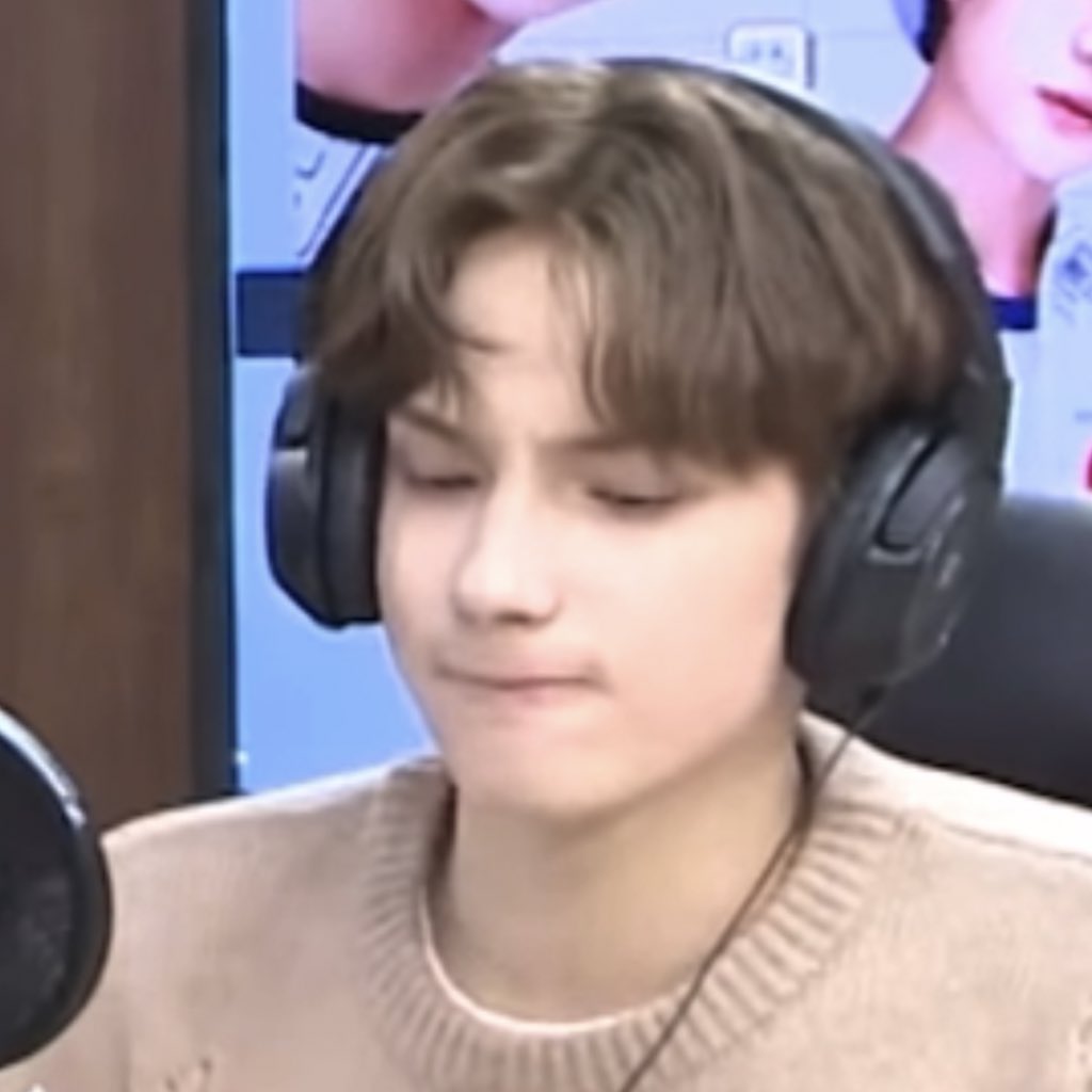 translatingTXT's tweet photo. one of huening kai’s recent nicknames is ‘옹심이/ongshimi’ which is a type of dough soup. he got this nickname because he resembles the squishy dough balls in the dish! moas even told him about this nickname during recent fansigns and he said he found it really cute

@TXT_members https://t.co/9S9JPXVPMu