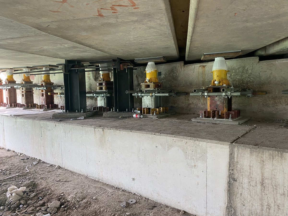 HydraCapsule's tweet photo. Hydraulic jacking and temporary propping using 4,500 tonnes jacking & support capacity for bridge bearing remedial works
#bridgepropping #bridgejacking #temporaryworks #temporarypropping #hydraulicjacking #givingconstructionoursupport #heavylifting https://t.co/T8mTGJqMh5 https://t.co/0fsGJ9E52M