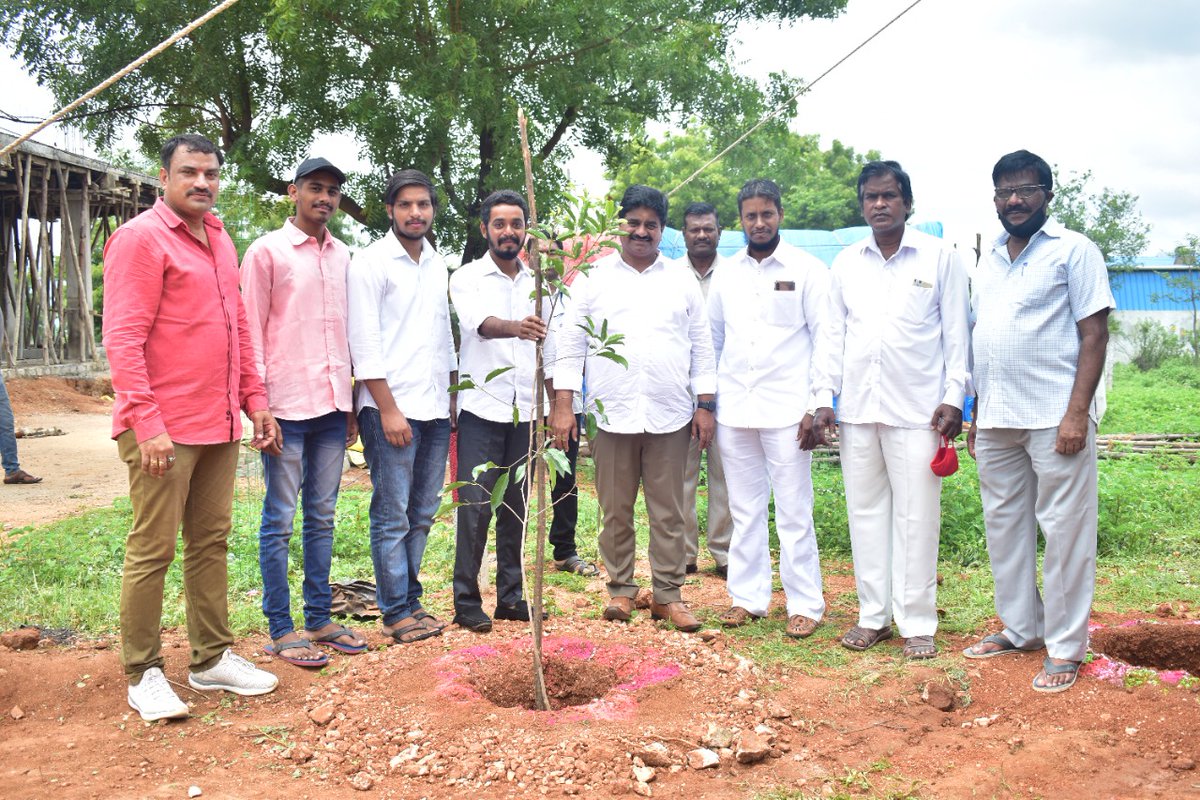 Revanthreddym_'s tweet photo. Planted saplings along with peerzadiguda municipal corporation mayor @VenkatReddyJkka anna in sai priya colony 3rd division of PMC on the occasion of @ktrtrs anna birthday https://t.co/QJCvxUUoE9