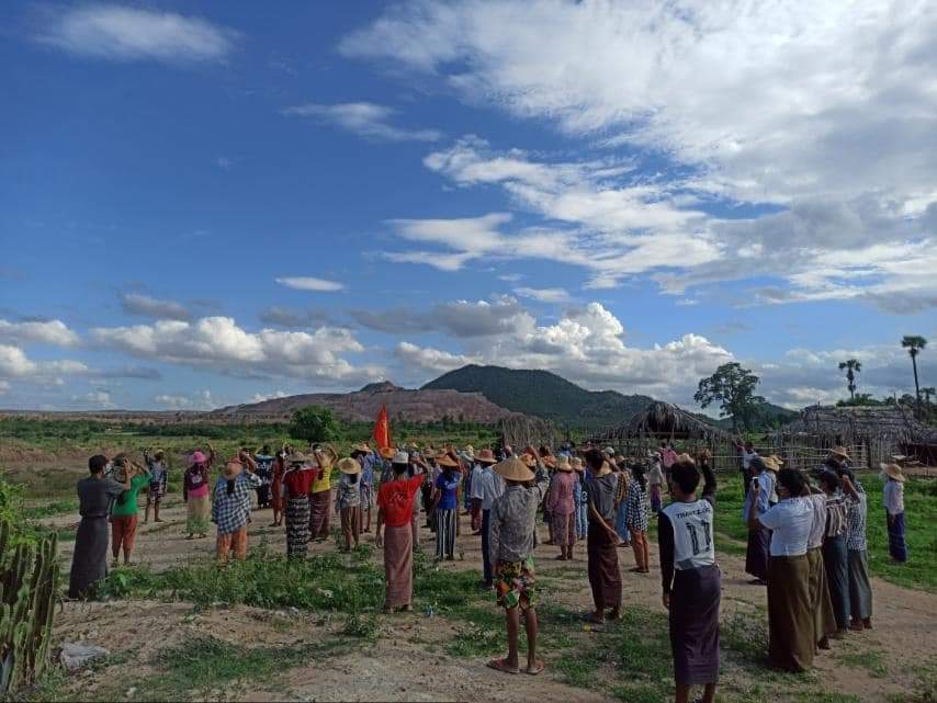 sggrvlyouth's tweet photo. Photos;A group of villagers in #Yinmarpin and #Salingyi Townships in Sagaing Region also marched and Staged together to against the military dictatorship at the top of #Gondaw village.

FREE OUR PRISONERS

#July24Coup 
#ICRC_SaveMyanmarPrisoners
#WhatsHappeningInMyanmar https://t.co/0Fk2xOAgAC