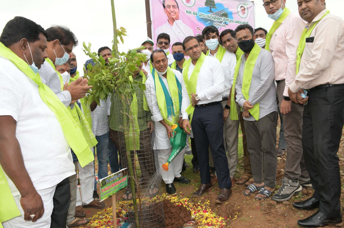 musharraf_ias's tweet photo. As a part of #GreenIndiaChallenge &amp; @HarithaHaram 

మనNIRMAL Vertical garden with 60,000 plants unveiled by @IKReddyAllola &amp; a plantation drive of 7.5lakhs completed in #NirmalDistrict 

@KTRTRS @MPsantoshtrs @arvindkumar_ias https://t.co/xjwTwa8MfI