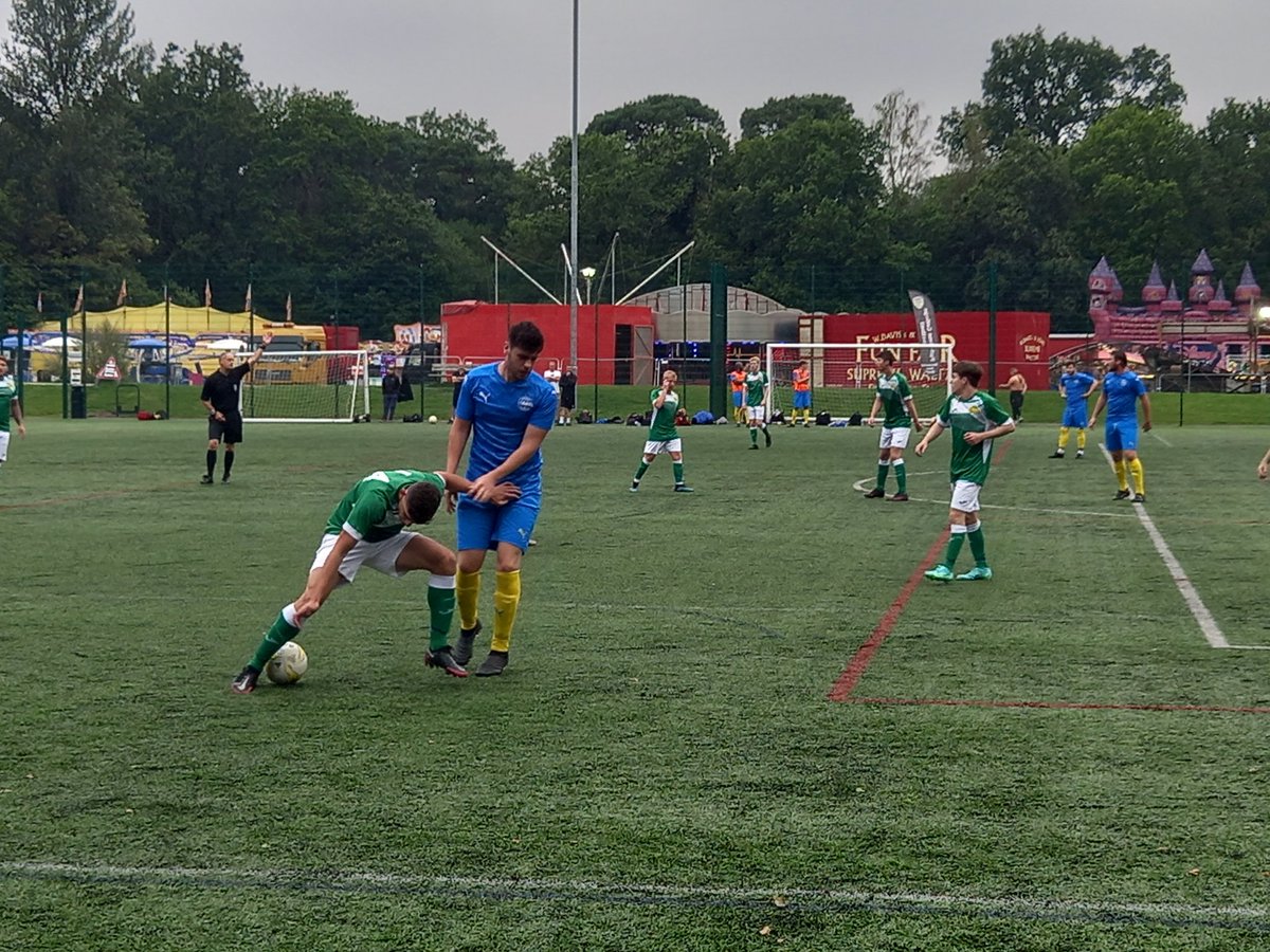 Pompey_Football's tweet photo. ⚽️ Half Time ⚽️
#FrimleyLodgePark
@BagshotFC 1-1 @MoneyfieldsRes
Even game so far .. #Baggies opened the scoring on 16 ' .. with @MONEYFIELDSFC equaliser a #sweetstrike on 27' 👏
@LeeMould at the #funfair with #UptheMoneys 👍 https://t.co/jRKKfZczcs