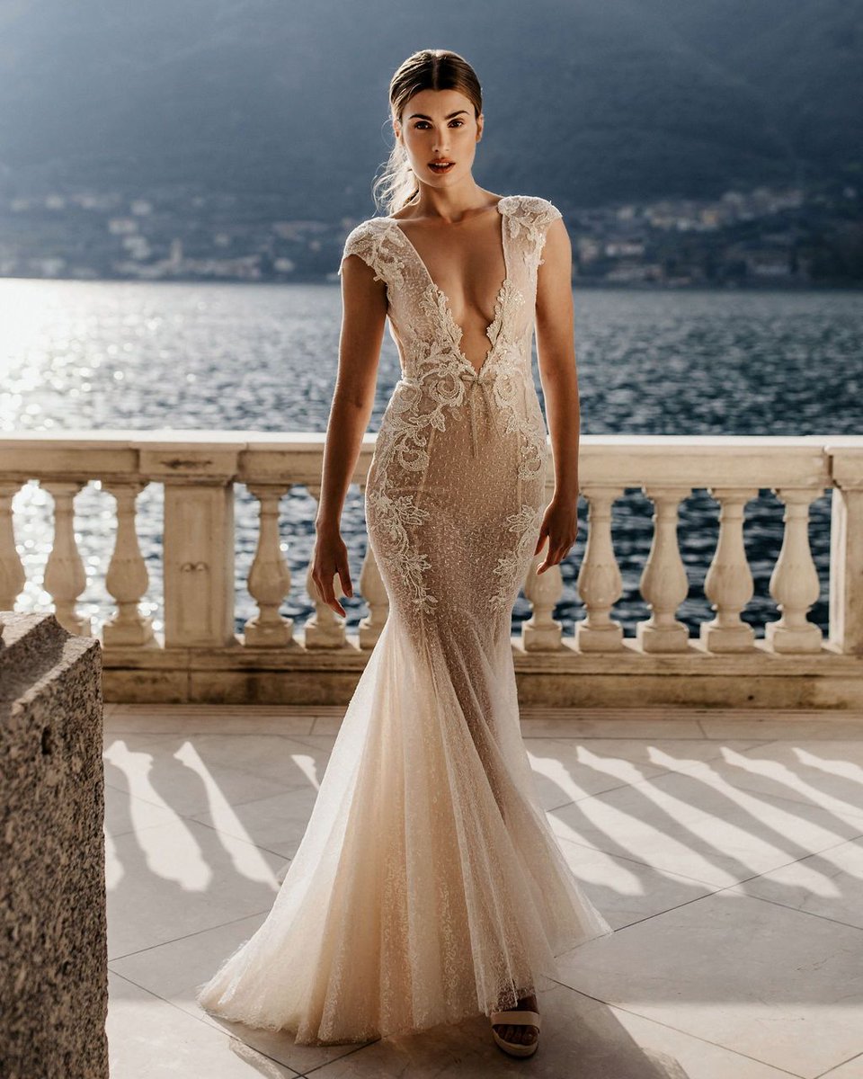 ✨ @bertabridal Privée SS22 Trunk Show ✨

For more info & to book:  buff.ly/3dHQ6jq ❤️

#ChicBride #GlamBride #WeddingDress