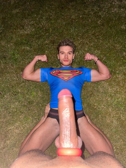 Superman ❤️😈 https://t.co/wia9yOzUp9