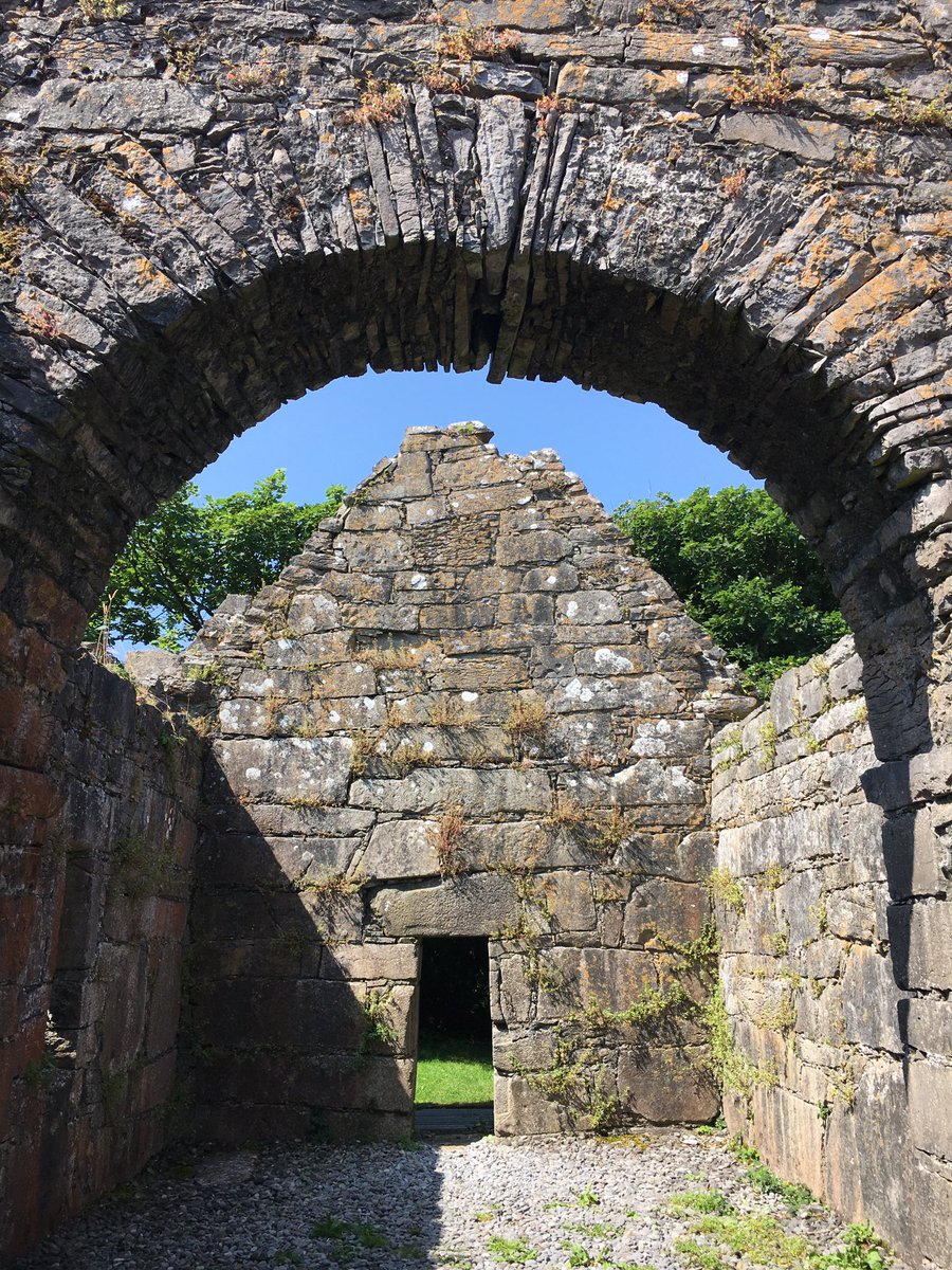 Aran Songs (@aransongs) on Twitter photo Beannachtaí chuig criú & ceoltóirí an #MacDuach ó Theampall Mhic Duach i gCill Mhuirbhigh, Árainn; 200bl ó shin a gearradh an chrois sa leac os cionn na haltóra #ceangailtí Mo cheol sibh <a href="/CasadhnaTaoide/">Casadh na Taoide</a> #ÁrainnAbú #1821 #2021 #ealaín #ceird Beannachtaí chuig criú & ceoltóirí an #MacDuach ó Theampall Mhic Duach i gCill Mhuirbhigh, Árainn; 200bl ó shin a gearradh an chrois sa leac os cionn na haltóra #ceangailtí Mo cheol sibh <a href="/CasadhnaTaoide/">Casadh na Taoide</a> #ÁrainnAbú #1821 #2021 #ealaín #ceird
