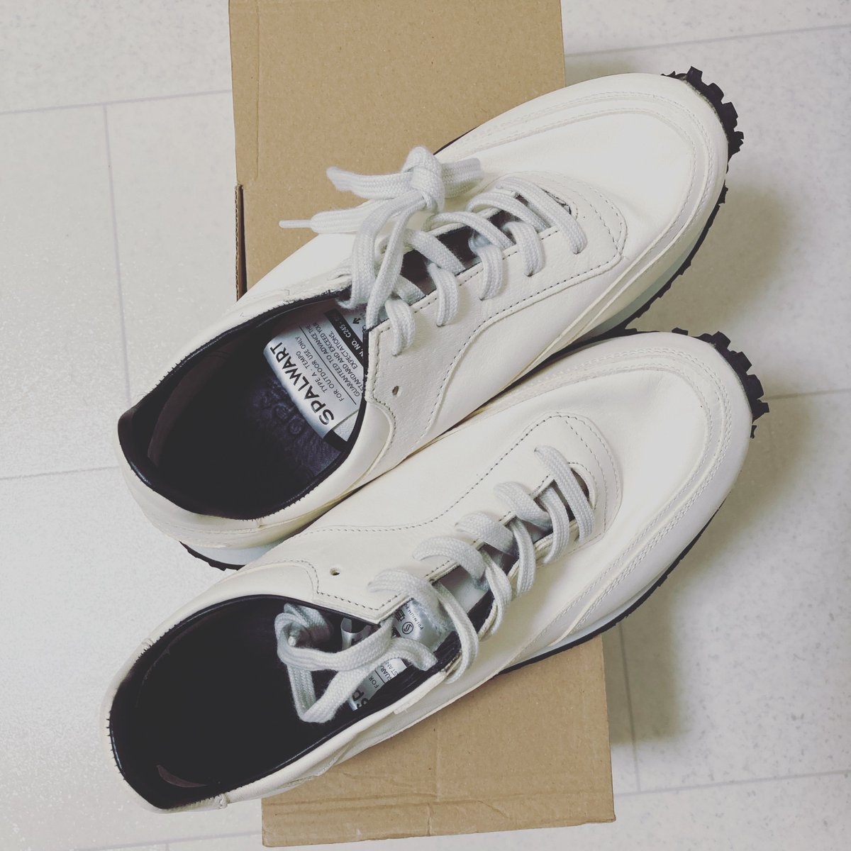 rene_terroir's tweet image. SPALWARTのオールレザー
買っちゃいました

夫は知らぬ間にOff−Whiteのスニーカー

店できるレベルでスニーカーあるんですけど…
服も靴も溢れている夫氏部屋
なんとかしたい
#SPALWART