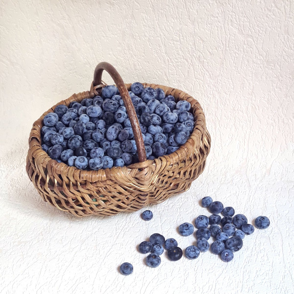 pools_ol's tweet photo. Small rattan harvest basket, Flower girl rustic oval bowl with handle, Food photo prop https://t.co/ECXt9lEZqt #beige #thanksgiving #rattanbasket #flowergirlbasket #fruitsbasket #harvestbasket https://t.co/V94Yh5A4I2