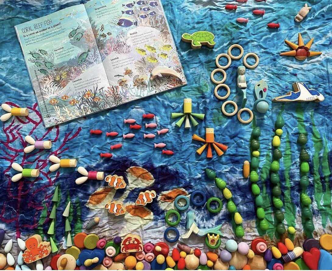 #EveryChildIsAnArtist
‘Coral Reef’ on a play mat, what’s not to love? 😍👏🏼
#TheBigBookOfTheBlue  #kidsneednature #bigbookskidart #bookishplay #kidart #summerholidays