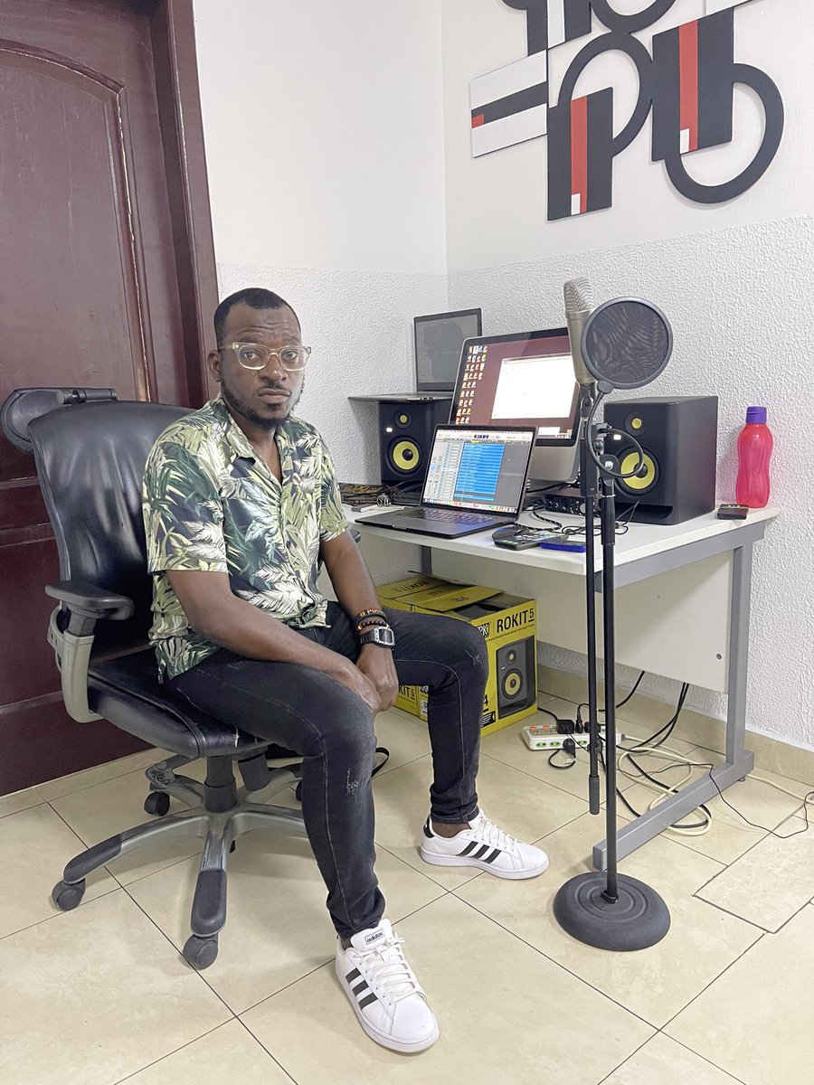 possigee's tweet photo. It's not about failure; it's about trying something and risking something #freshmalampossigee #possigeemixclass #studio #alphastudios #mixingengineer #masteringengineer https://t.co/9N6J15fMY2