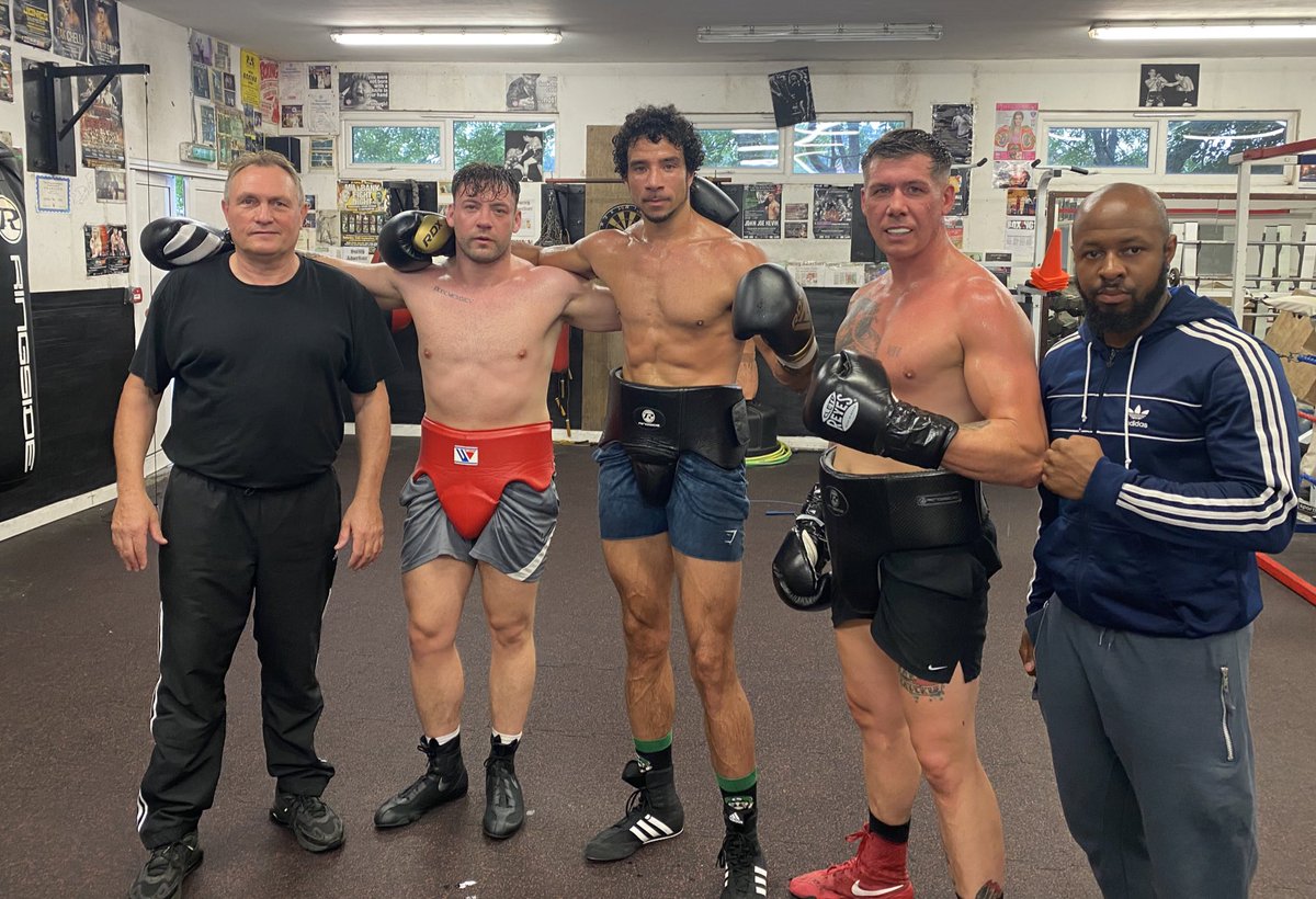 ChezNihell's tweet photo. Quality rounds the past week, 
Fight date pending... 
@teamcrunkhq 
@vetlocksmith 
@HubFiiiT 
@FirstGlassRoofs 
@ArmySportASCB 

#sparring #battleprep #cusierweight #soldier #professionalboxer #soldierfit #fightfit #TeamNIHELL https://t.co/wd2OllZSGV