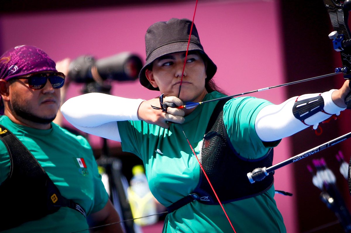 lopezdoriga's tweet photo. ¡Orgullo mexicano! 

@micozito y @abueloalvarez10 ganan medalla de bronce en tiro con arco por equipos. 

https://t.co/h7yAtpxYCh https://t.co/asIgWyuagC