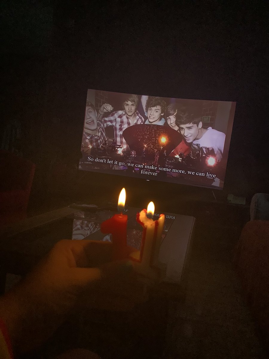 crisss3939's tweet image. #11YearsOf1D #11YearsOfOneDirection #Happy11YearsOneDirection #happy11 
Promise 🔒