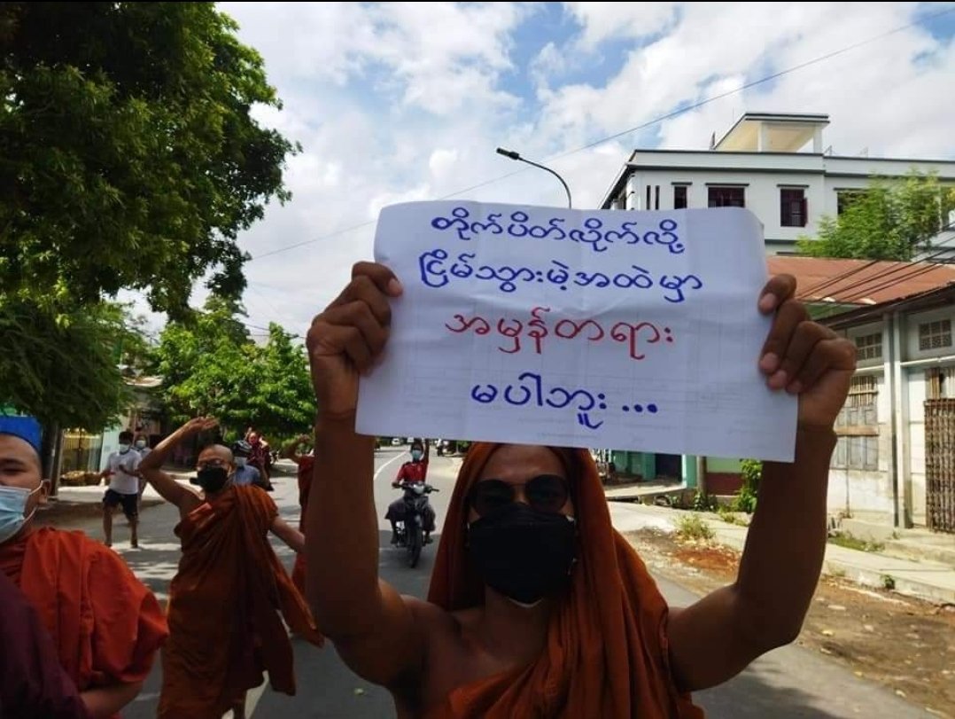 KaungKhantHto10's tweet photo. 166th Day of Anti-Junta strike by Mandalay Sangha Union!
Buddhist monks in Myanmar are also fighting for justice and freedom along with the people!

FREE OUR PRISONERS

#July24Coup 
#ICRC_SaveMyanmarPrisoners
#WhatsHappeningInMyanmar https://t.co/bqlW61ZjT2