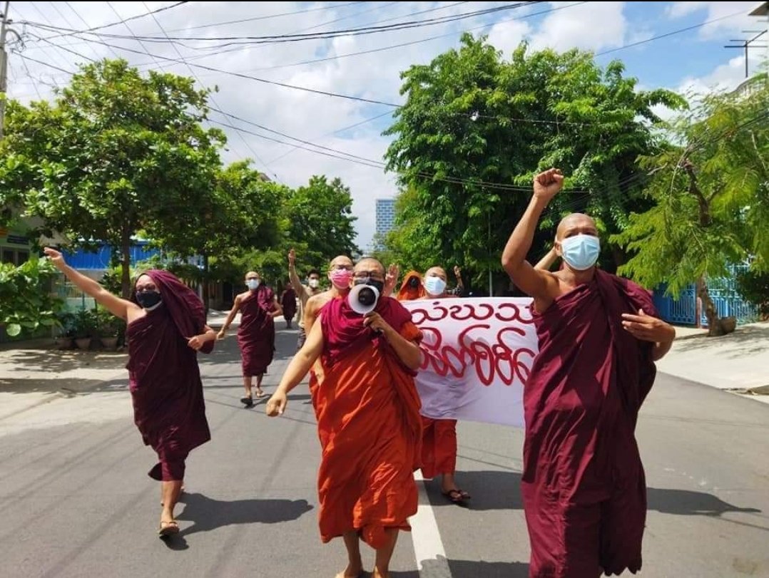 KaungKhantHto10's tweet photo. 166th Day of Anti-Junta strike by Mandalay Sangha Union!
Buddhist monks in Myanmar are also fighting for justice and freedom along with the people!

FREE OUR PRISONERS

#July24Coup 
#ICRC_SaveMyanmarPrisoners
#WhatsHappeningInMyanmar https://t.co/bqlW61ZjT2