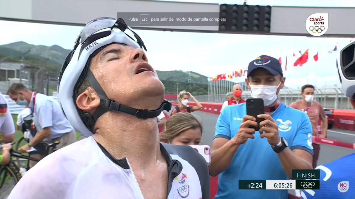CiclismoInter's tweet photo. 🇯🇵 #Tokyo2020 Señoras y señores, con ustedes... ¡EL NUEVO CAMPEÓN OLÍMPICO! ¡RICHARD CARAPAZ! 🇪🇨 #cyclingroad https://t.co/mRnsIlMbHr