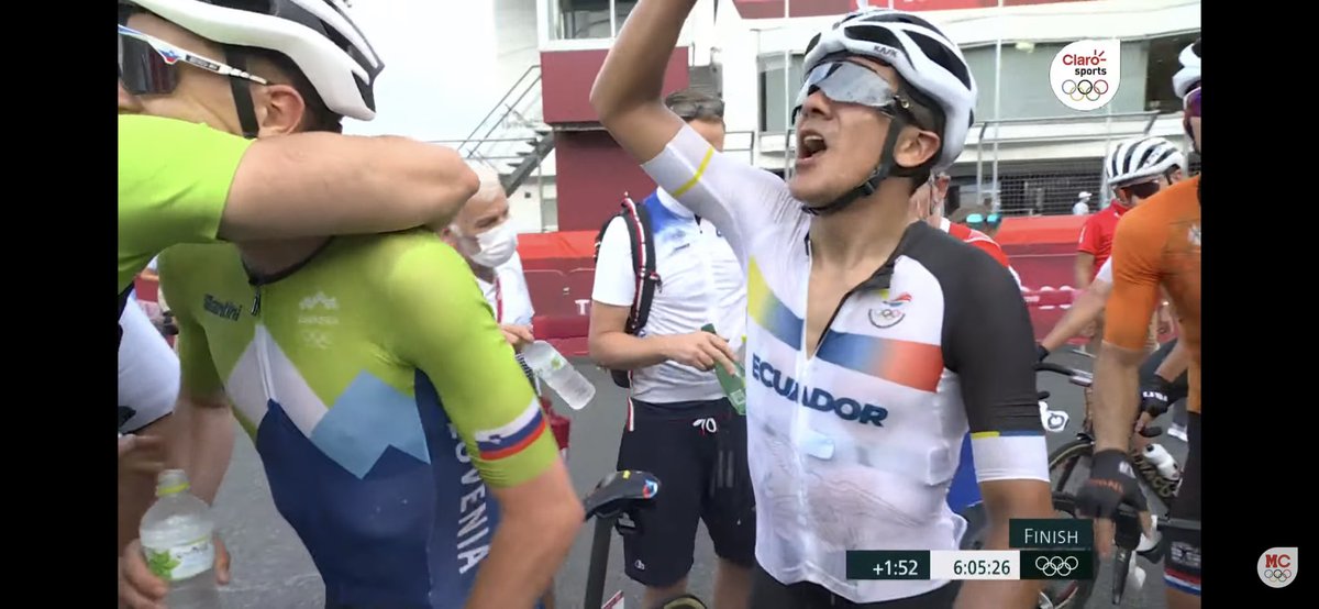 Se baña de gloria 🇪🇨🎉 🏆<a href="/RichardCarapazM/">Richard Carapaz M</a>