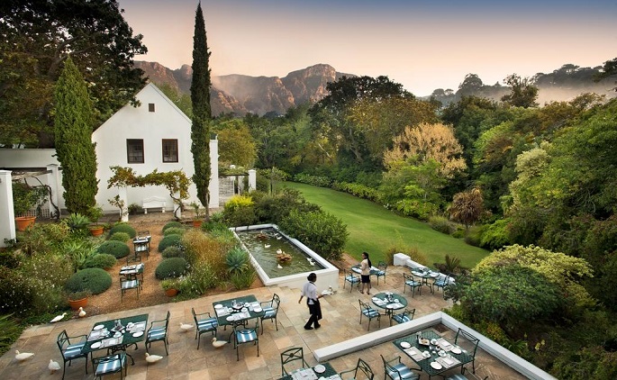 HotelBookingsSA's tweet photo. The historical Constantia Valley lies on the slopes of the magnificent Table Mountain. That is where you will find the incredible award-winning gardens of The Cellars-Hohenort. 
Find out more - https://t.co/s8N9w8TNfy 
#ContstantiaValley #HotelStays #TableMoutain #CapeTown https://t.co/cCxJ5oJBTN