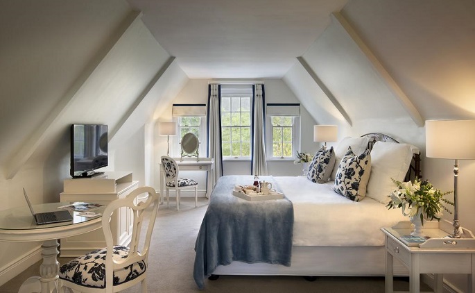HotelBookingsSA's tweet photo. The historical Constantia Valley lies on the slopes of the magnificent Table Mountain. That is where you will find the incredible award-winning gardens of The Cellars-Hohenort. 
Find out more - https://t.co/s8N9w8TNfy 
#ContstantiaValley #HotelStays #TableMoutain #CapeTown https://t.co/cCxJ5oJBTN