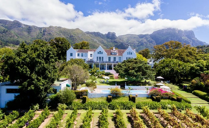 HotelBookingsSA's tweet photo. The historical Constantia Valley lies on the slopes of the magnificent Table Mountain. That is where you will find the incredible award-winning gardens of The Cellars-Hohenort. 
Find out more - https://t.co/s8N9w8TNfy 
#ContstantiaValley #HotelStays #TableMoutain #CapeTown https://t.co/cCxJ5oJBTN