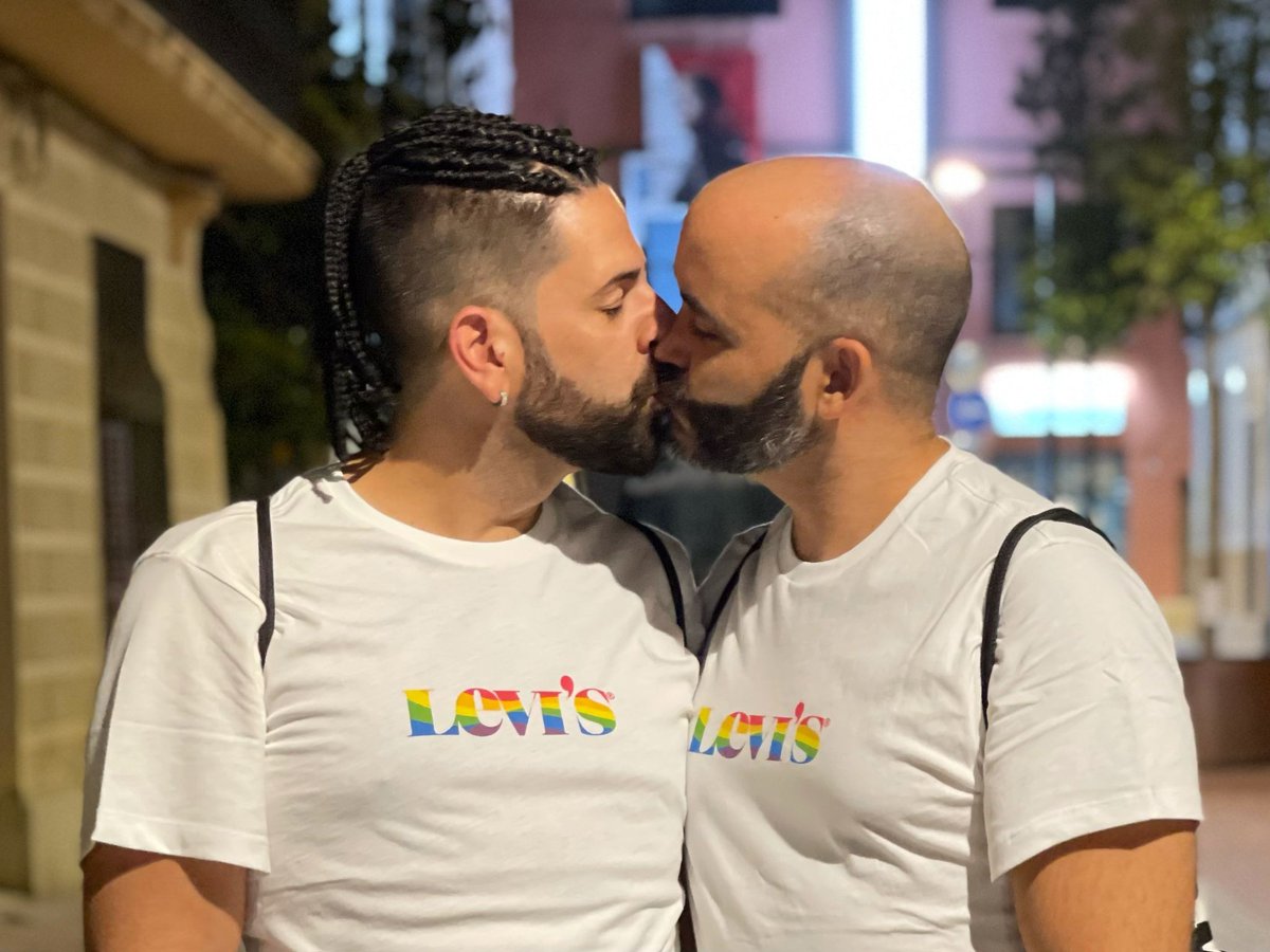 Marcbitho's tweet photo. Respeta igual que yo respeto, el amor es libre #StopLGTBIfobia
#loveislove #loveislove🌈 #levis #levispride #LoveIsInTheAir #kiss #love #stophomofobia #SiguemeYTeSigo #lovegay #repeta #amoramor #masnou #beso #besoabeso #Twiter #twitergay #follow #followme #followforfollow #l♥️ https://t.co/Q4nnZxjzH6