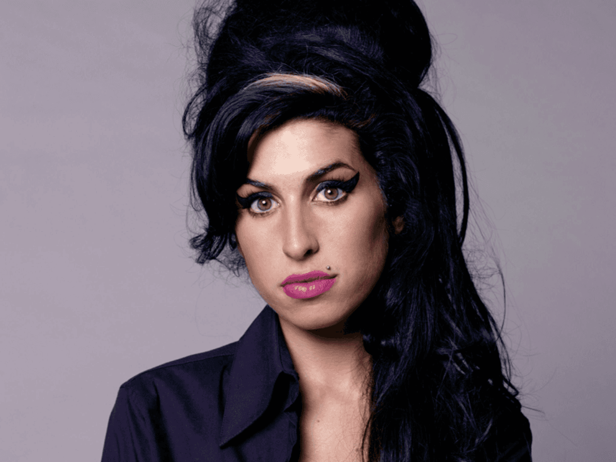 Granvilas's tweet photo. 10 años de la muerte de Amy Winehouse, que era un huracán, que era una de las más grandes, uno de los más grandes, una mujer de un talento fulminante. Cima de la poesía, del pop, del arte, de todo. Una diosa inconmensurable. https://t.co/kjMurvPZkK