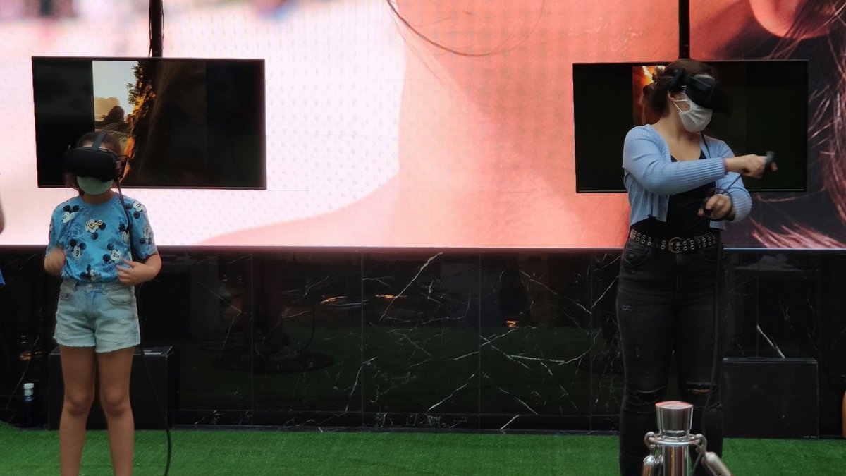exp_factory's tweet photo. Evento con simulador virtual de escalada.
Con esta experiencia tenemos la sensación de estar en altura incluso sentir vértigo, disfrutando de espectaculares paisajes.
#ExperienceFactory #VirtualReality #VR #RealidadVirtual #RV #Eventos #escalada https://t.co/rNqfIFMbeK