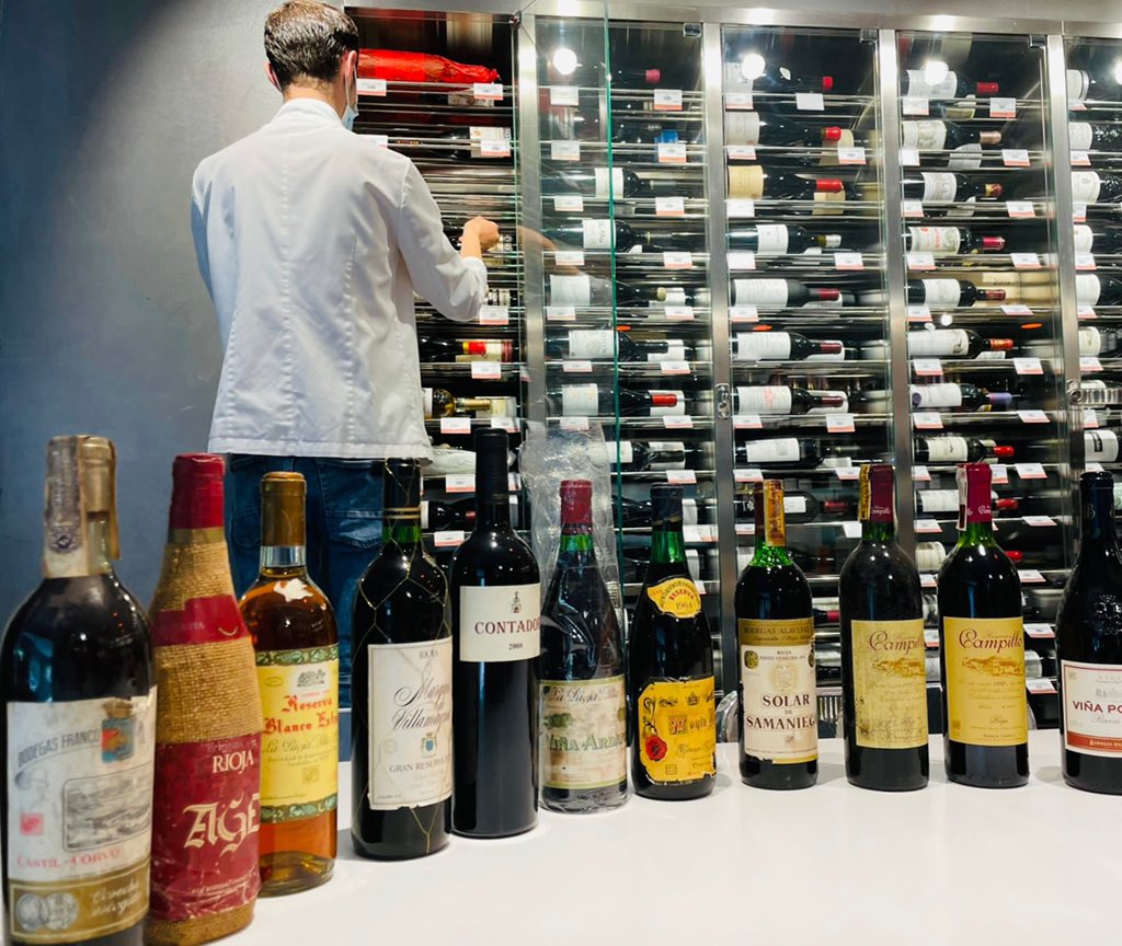 ¡La nueva incorporación al Coalla Team está lista para salir! 💃🏽💃🏽💃🏽
Un buen puñado de vinos viejos de La Rioja que atesoramos en nuestras tiendas con mucho cariño para que abráis y disfrutéis… ¡como se merecen! 👏🏼👏🏼👏🏼
#vinosviejos #rioja #coallateam #verano2021 #coalla