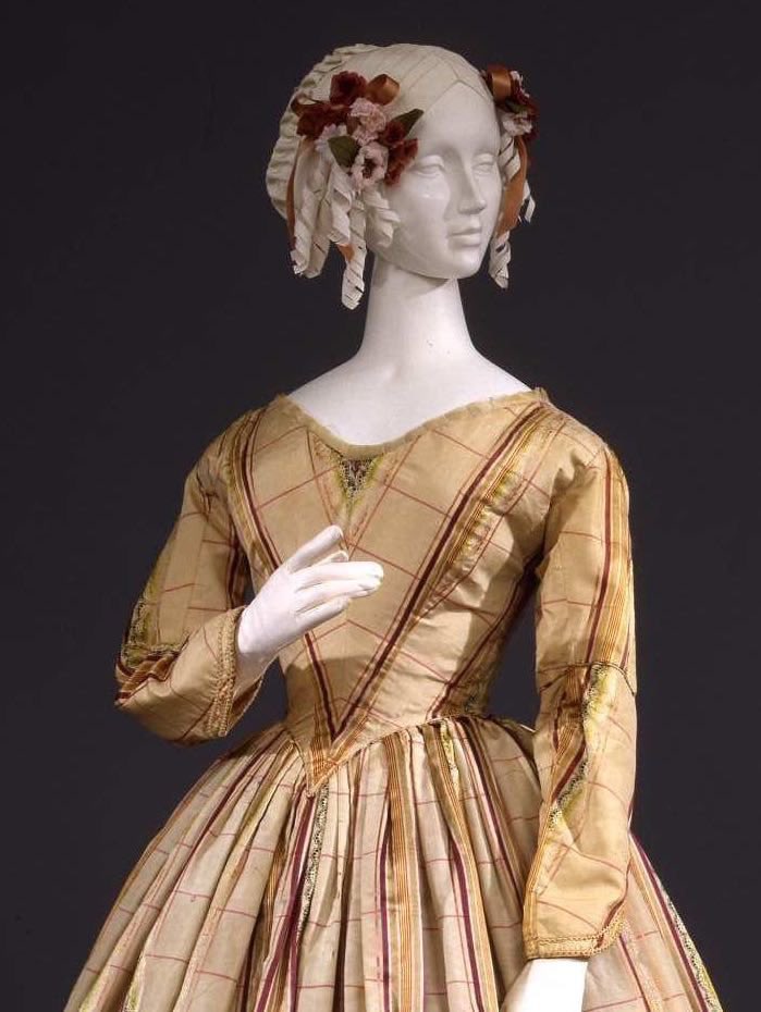 kateStrasdin's tweet photo. Looking forward to talking about my #research as part of the Transatlantic Book Fair today, chatting about how fashion &amp; the printed word in the #c19th has been so central to discovering more about Anne Sykes &amp; her #dressdiary. Dress, #1840s Palazzo Pitti @EurFashion @ABAA49 https://t.co/X4LPfnPmeh