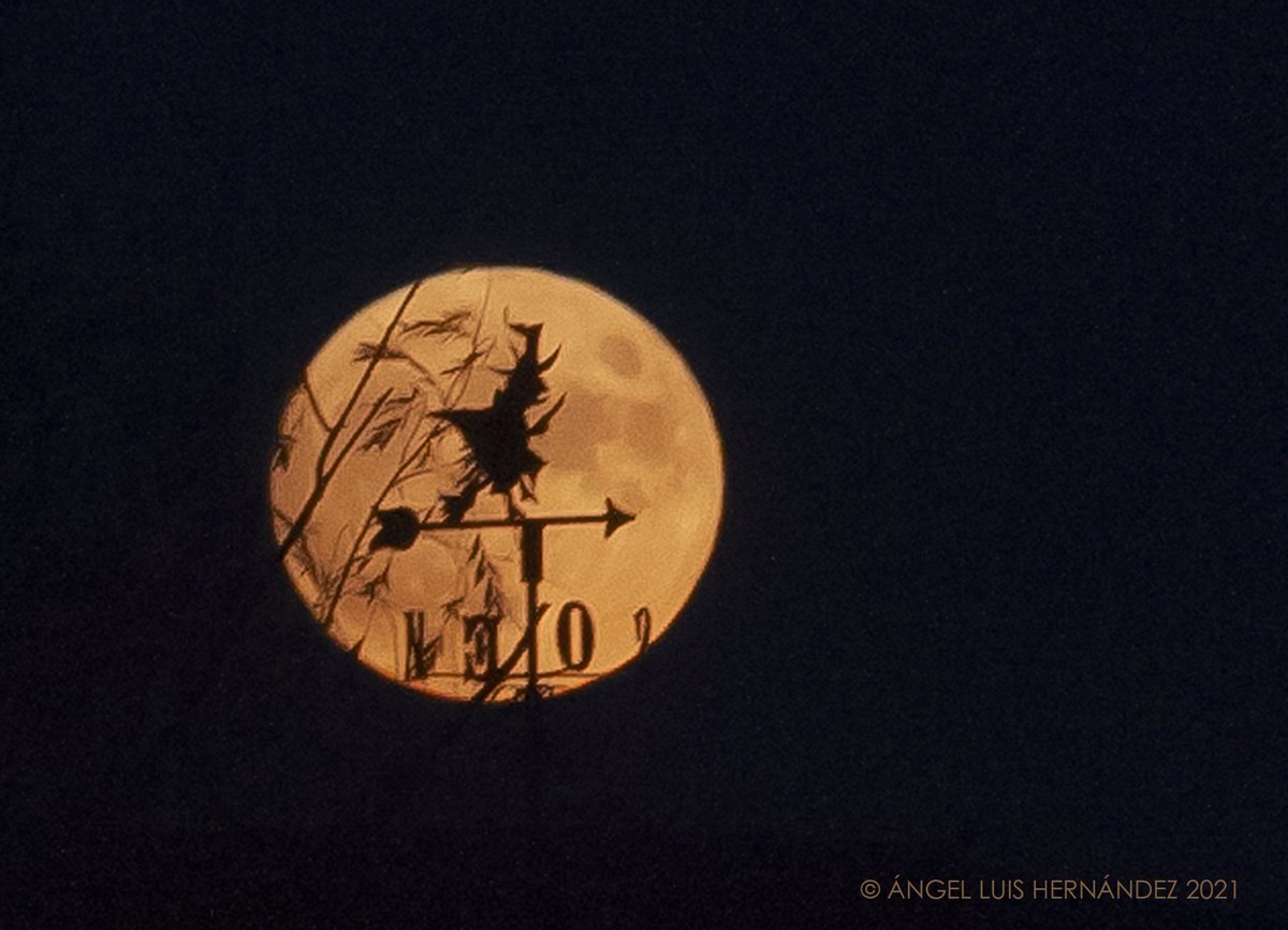 La embrujadora luna llena de anoche en #torrejoncillo (Cáceres) <a href="/tiempobrasero/">Tutiempo</a>