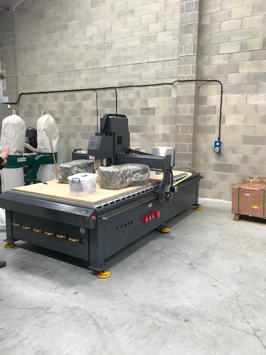 FabriplasL's tweet photo. Throw back Saturday.... when our CNC was delivered 3 years ago!  We had plenty of room back then!  Not anymore! 
#fabriplas #CNCrouting #plasticfabrication #acrylic #polycarbonate
https://t.co/TKf1U4MKE0 https://t.co/GpT657EdS3