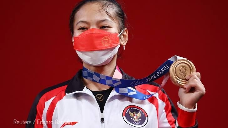 jokowi's tweet photo. Kabar baik datang dari Tokyo, hari ini. Atlet angkat besi putri Indonesia, Windy Cantika Aisah, mempersembahkan medali pertama dari ajang Olimpiade Tokyo dengan merebut medali perunggu di kelas 49kg.

Dari Tanah Air, saya menyampaikan selamat. https://t.co/lDLxVAsLL9