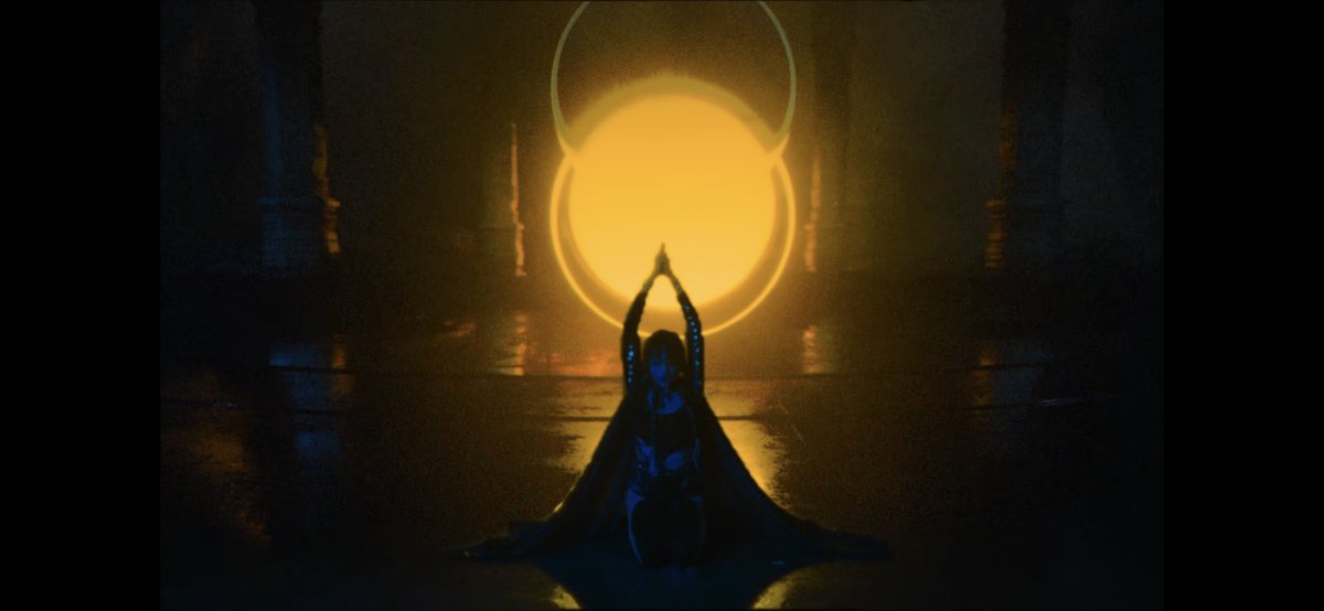 Считаю, что у Сюзанны самый красивый и многогранный голос на текущей мировой сцене. Не фанатка ее лирики, но за музыку, за эксперименты и смелость - обожаю и всегда слушаю релизы.