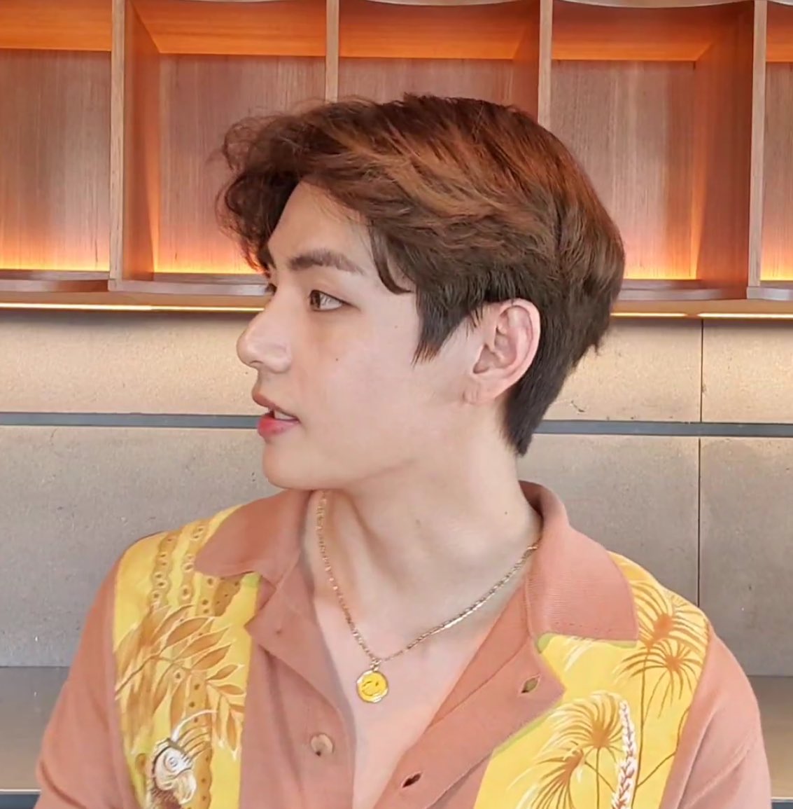 Vantae_8585's tweet photo. kim taehyung. her zaman ki gibi muhteşem gözüküyor yine... https://t.co/mb4hYfrXXQ