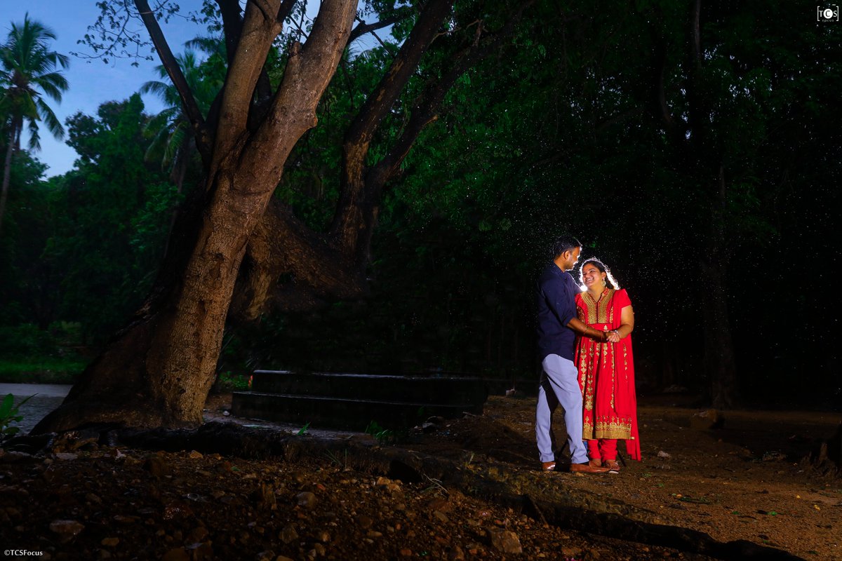TCSFocus's tweet photo. Love Can Exists in the Era of 
Mother Earth Wisdom
#Motherearth
#WeddingCouple 
 #Southindiawedstory
#PriyathamJyothi 
#LightShadowCouplePortraits 
#WedStoryAug2k21
#TCSFocus 
#bestPhotographerinHyd #CreativeweddingPhotography #WeddingPhotographyinspiration #fearlessphotographer https://t.co/jQPcYtqAy3