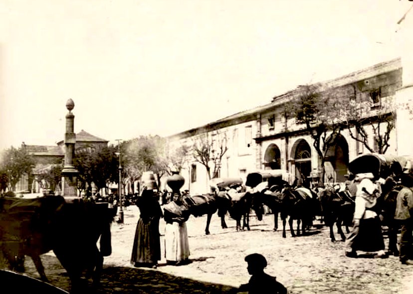RecunchosDe's tweet photo. Día de miita actividade na Praza de Santo Domingo con moita circulación 🐂 #LugoPatrimonioMundial https://t.co/FhKLgr3reL