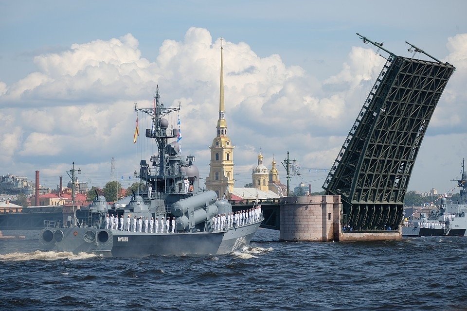 Празднование дня Военно-морского флота в Санкт-Петербурге 2021 visit-petersburg.ru/ru/news/6753/