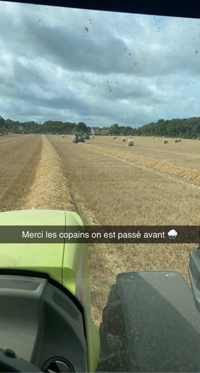 CharlieMainguet's tweet photo. Pressage terminé avant la pluie merci @bobossfred ,clément https://t.co/9pTnGPVP39