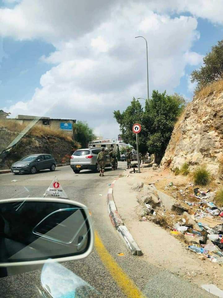NewsMsdr's tweet photo. 🎥Photos|| Israeli Occupation Forces erected checkpoint at entrance to town of Ni'lin, west of Ramallah. Watch 👇👇 https://t.co/qBTiE8Liqy